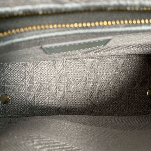 Dior Women Pre-Loved Bag Very Good Condition - Picture 7 of 9